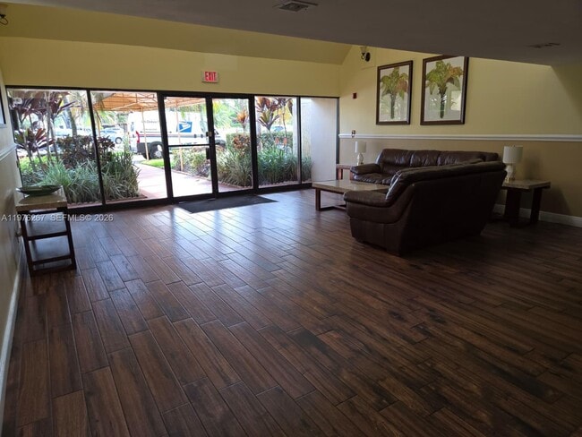 Photo - 220 Lakeview Dr Unit 312