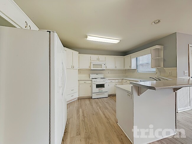 Photo - 162 Robbens Dr