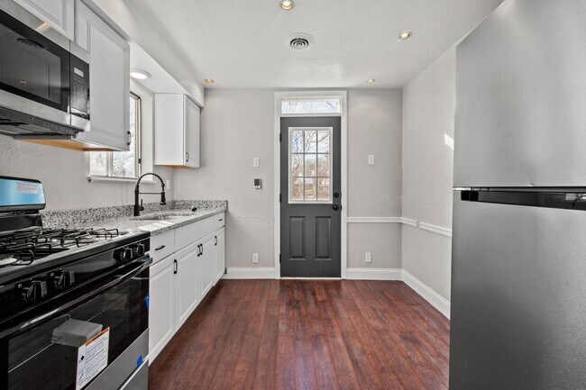 Photo - 1653 Suburban Ave Unit 1653 Suburban Avenue - 2nd Floor