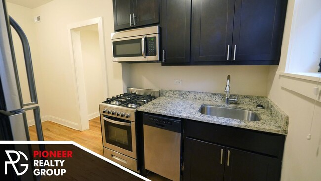 Photo - 4034 N Ashland Ave Unit 4038.5-W2