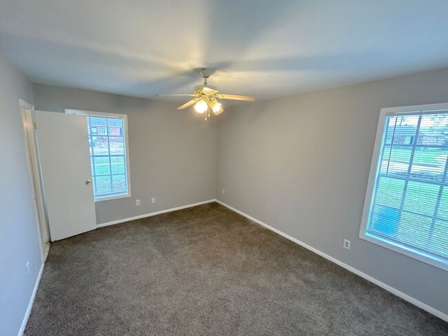 Photo - 4235 Camelot Ave