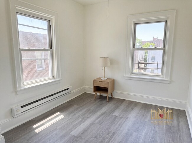 Photo - 640 E 239th St Unit 1R