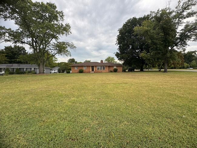 Photo - 1409 Nashville Hwy