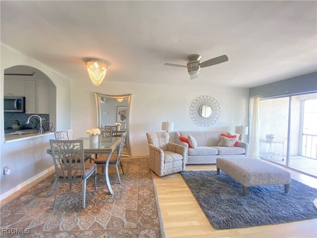 Building Photo - 1624 Pine Valley Dr Unit 302