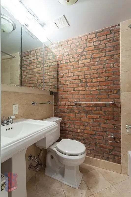 Photo - 345 E 5th St Unit 4