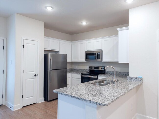 Photo - 13837 Enzo Gate