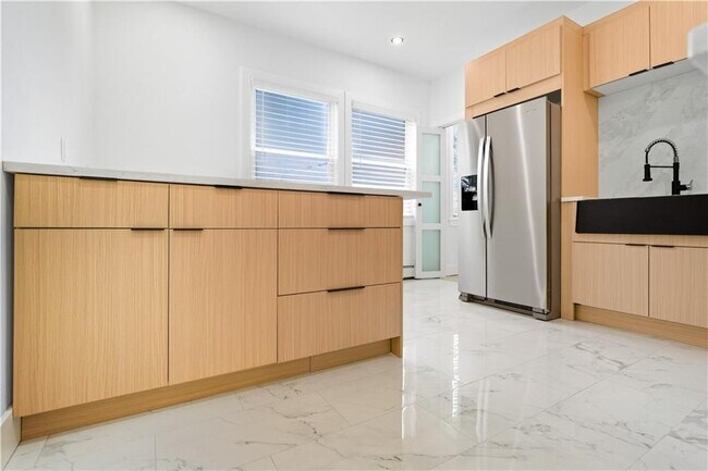 Photo - 170 Broadway, A