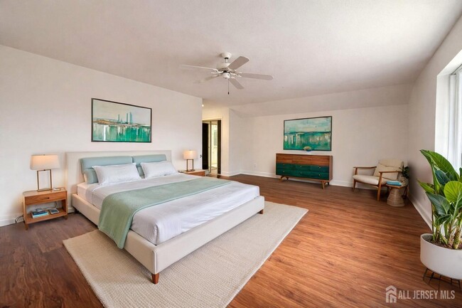 Photo - 470 Sayre Dr