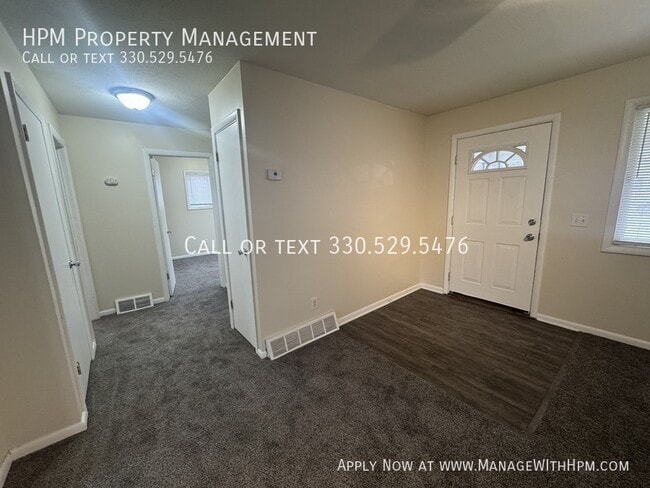 Photo - 1325 Vermont Pl NE