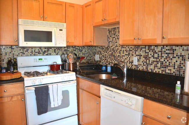 Building Photo - 1172 Massachusetts Ave Unit 11 Rental
