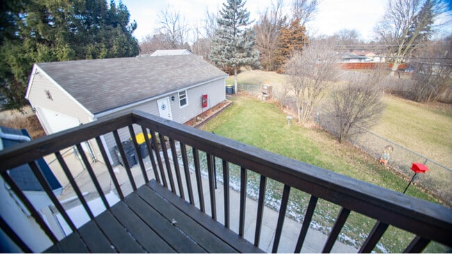 Photo - 1402-1402 Summit Ave Unit Upper