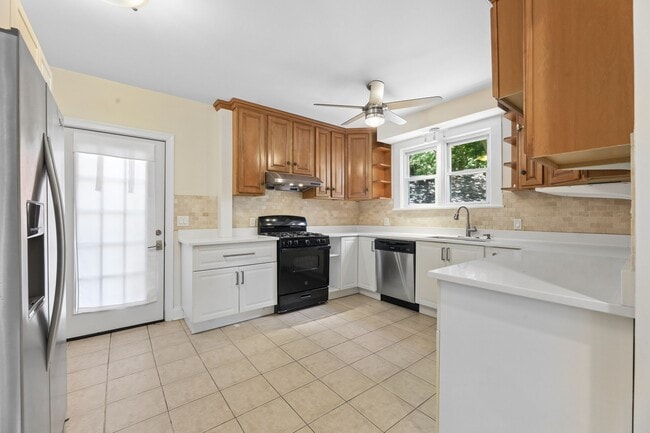 Photo - 48 Stelfox St