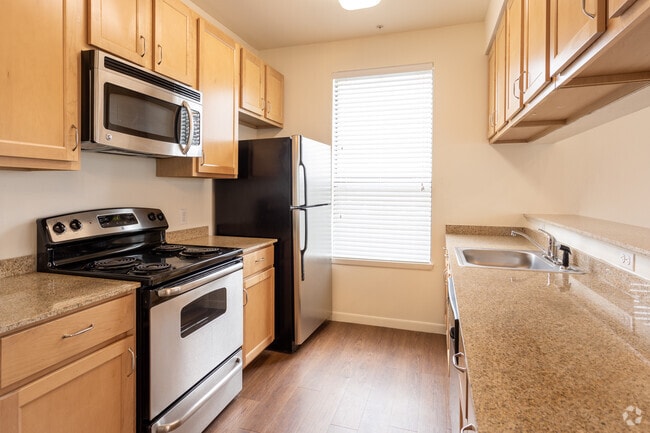 2BR, 2BA - 1079SF