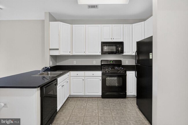 Photo - 8045 Newell St Unidad 523