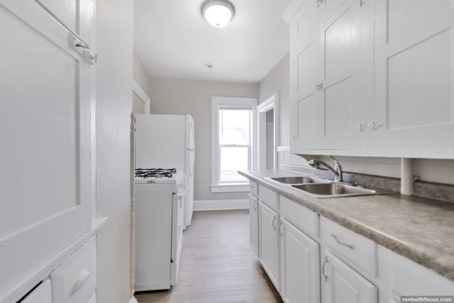 Building Photo - 818/818A Bowen St Unit 818A Rental
