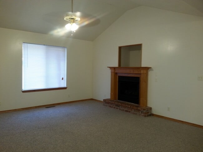 2419 W Deerfield St