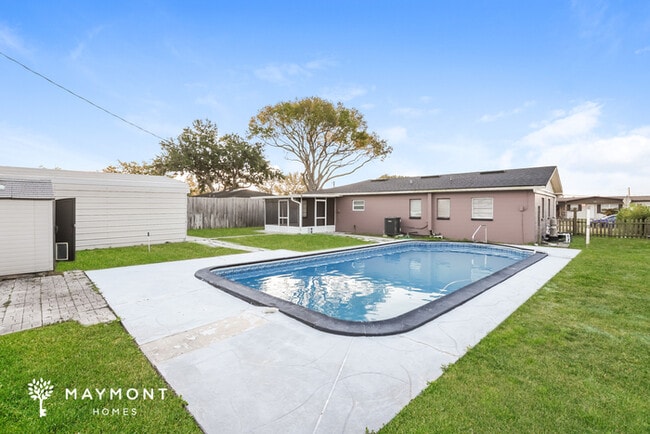 Photo - 2430 Meadow Ln