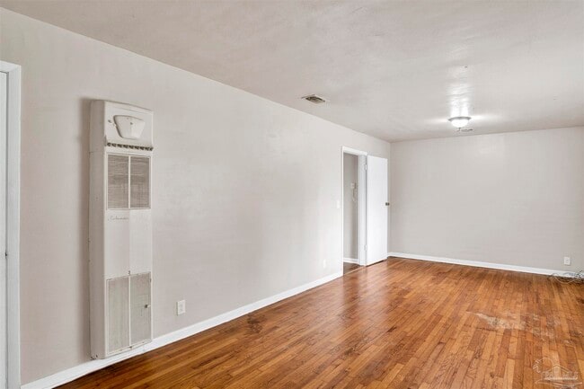 Photo - 2802 W Gonzalez St