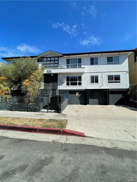 Building Photo - 702 S St Andrews Pl