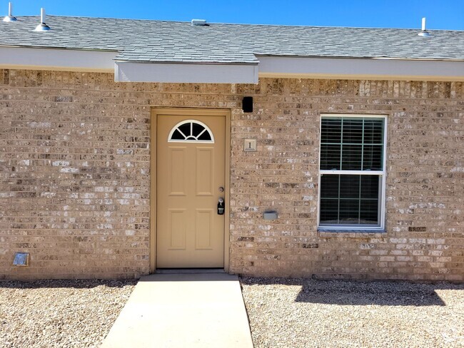 Building Photo - LUXURY LARGE Unit 2412-1 Rental