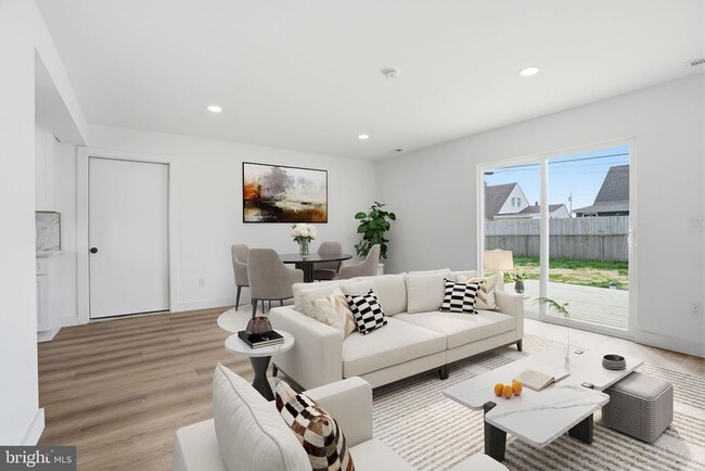 Photo - 20 Redbrook Ln