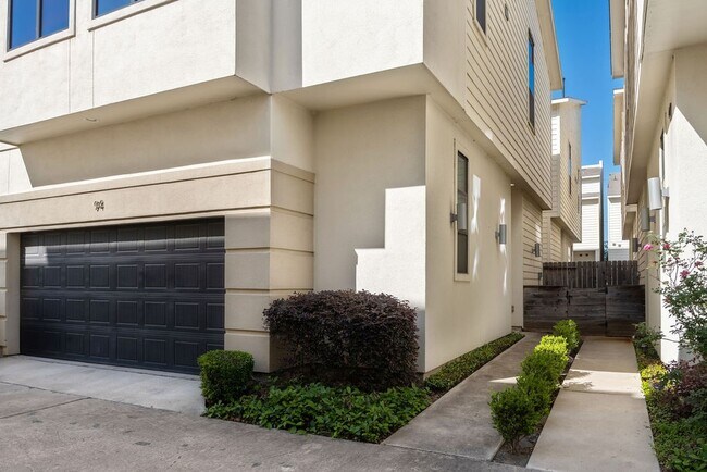 Photo - 94 N Hutcheson St