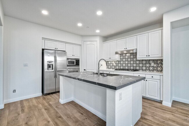 Photo - 3939 Lake Cir Dr