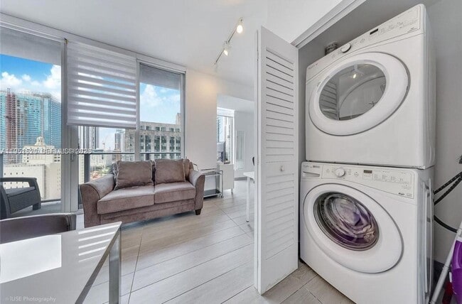 Photo - 151 SE 1st St Unidad 1706