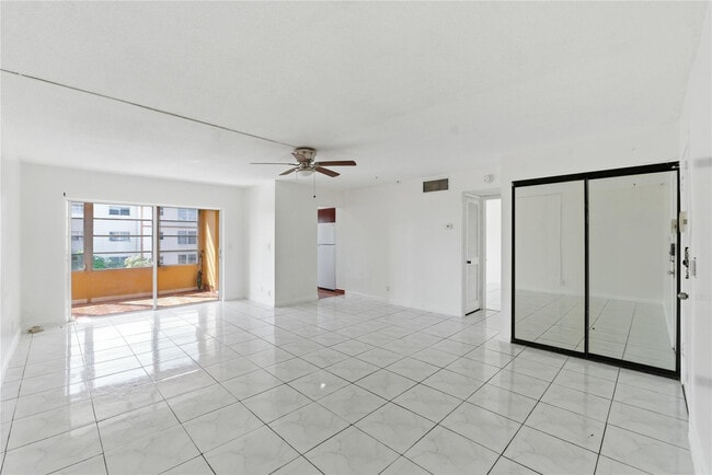 Photo - 4044 NW 19th St Unit 303