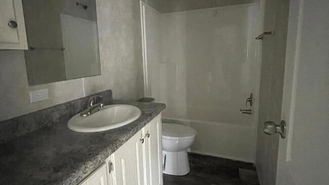 Photo - 1019 W Main St