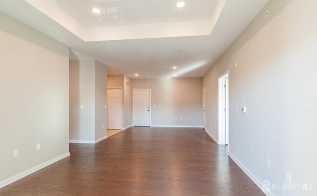 Photo - 944 Halifax Pl