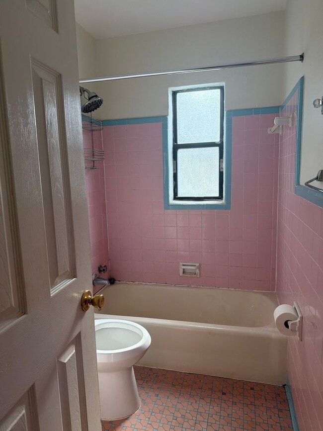 Photo - 1327 Charlotte St