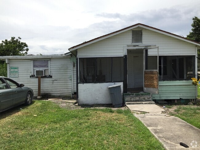 Building Photo - 12305 Lakeshore Dr Rental