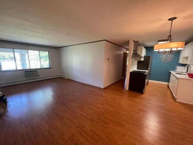 Photo - 1321 W Main St