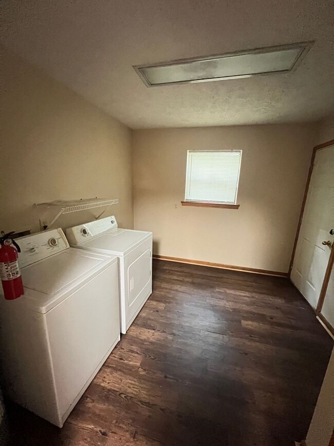 Photo - Cozy 2 Bedroom Duplex Near Everything – August Move-In