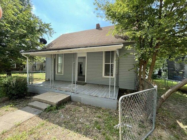 Building Photo - 1017 Stewart St Rental