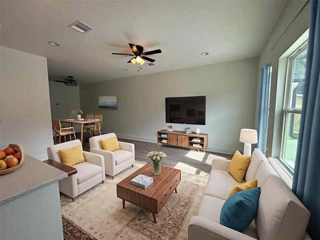 Photo - 243 Broadhurst Dr