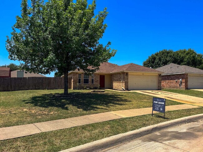 Building Photo - 3 Bed, 2 bath home in Burleson ISD - Great Location!
