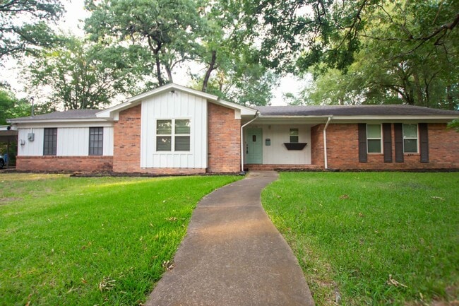 Photo - 2110 Inwood Cir