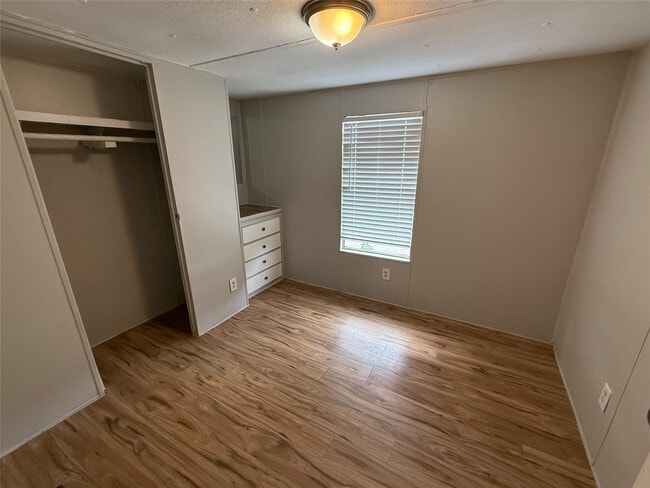 Photo - 32 Woodlawn Dr