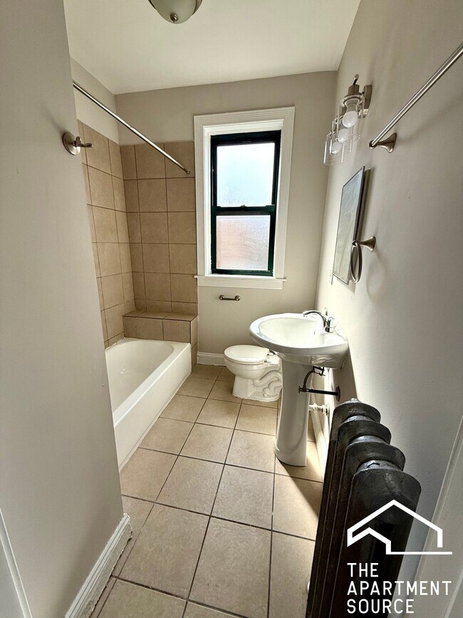 Photo - 2211 E 69th St Unidad 2211 East 69th St