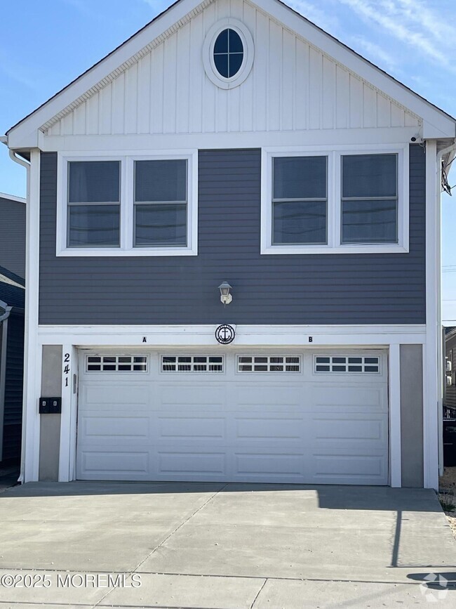 Building Photo - 241 Hiering Ave Rental