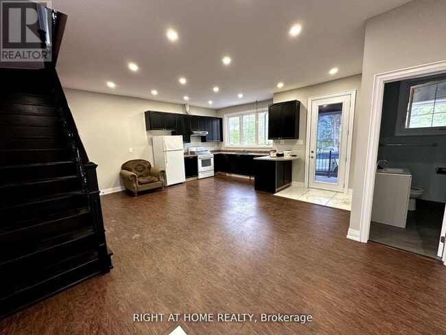 Photo - 1756 Taunton Rd