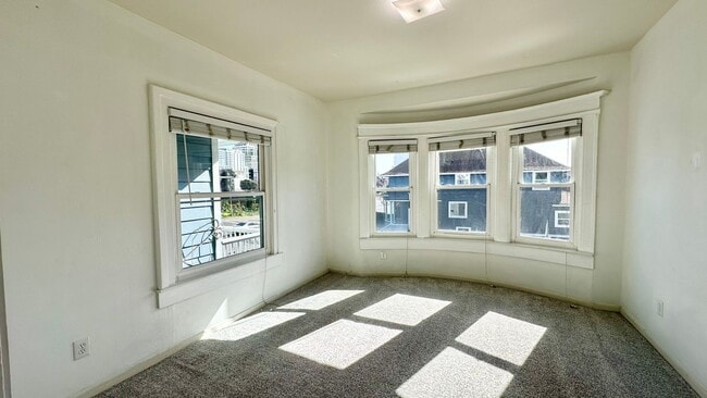 Building Photo - Spacious Upper Unit 760