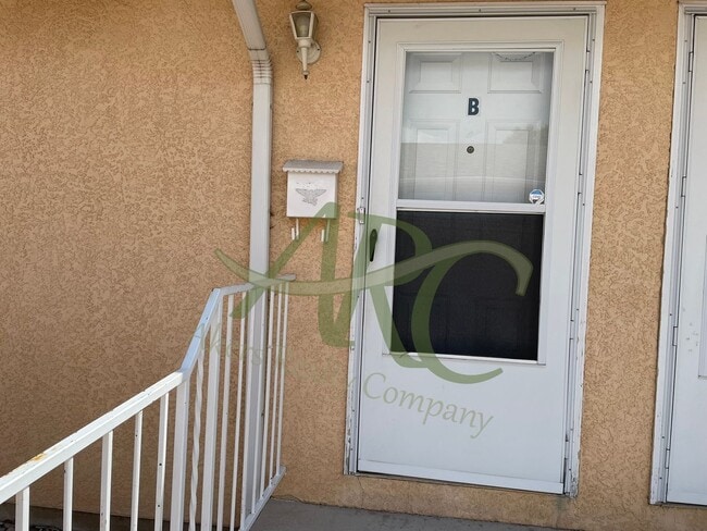 Photo - 2730 Poplar St Unit B