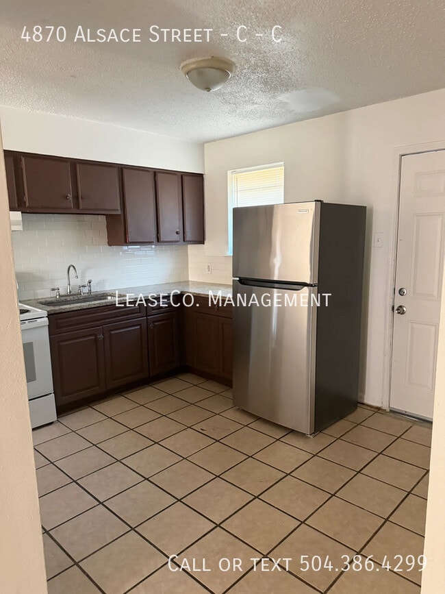 Building Photo - 4870 Alsace St Unit C