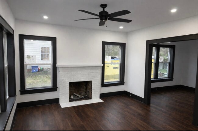 Photo - 807 Cuyahoga St