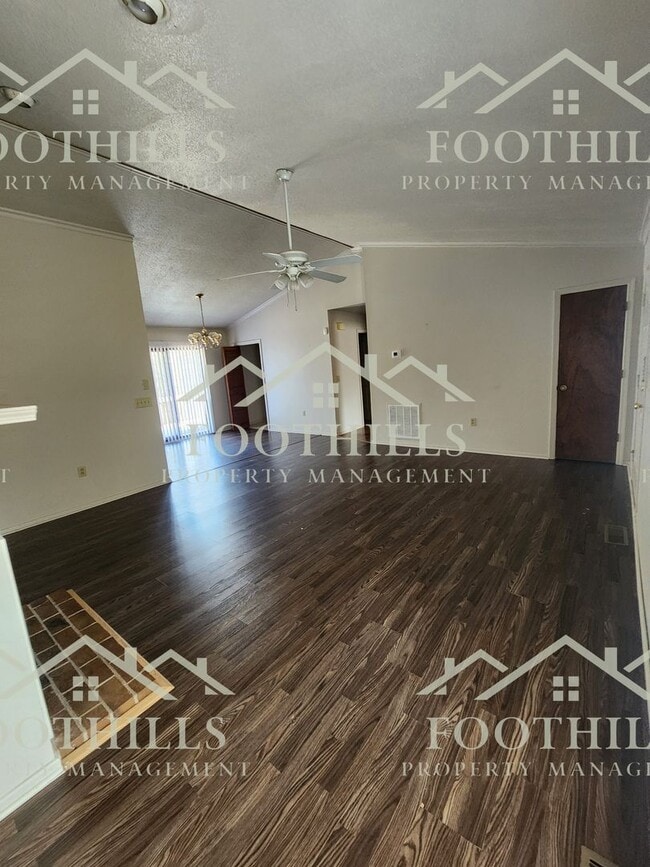 Photo - 702 Beagle Run