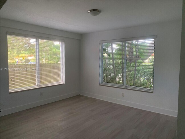 Photo - 712 SW 56th Ave Unit 3