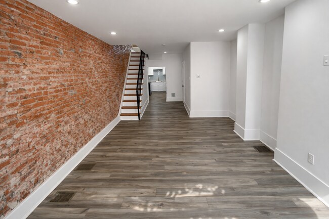 Photo - 1725 Monument St